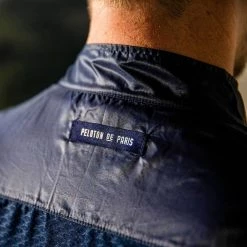 Peloton De Paris Sprinteur Wind Gilet - Navy -Cycling Accessories Shop 4T2H7822 1200x 070b9998 3a88 4cbd ad52 40879cd9437a