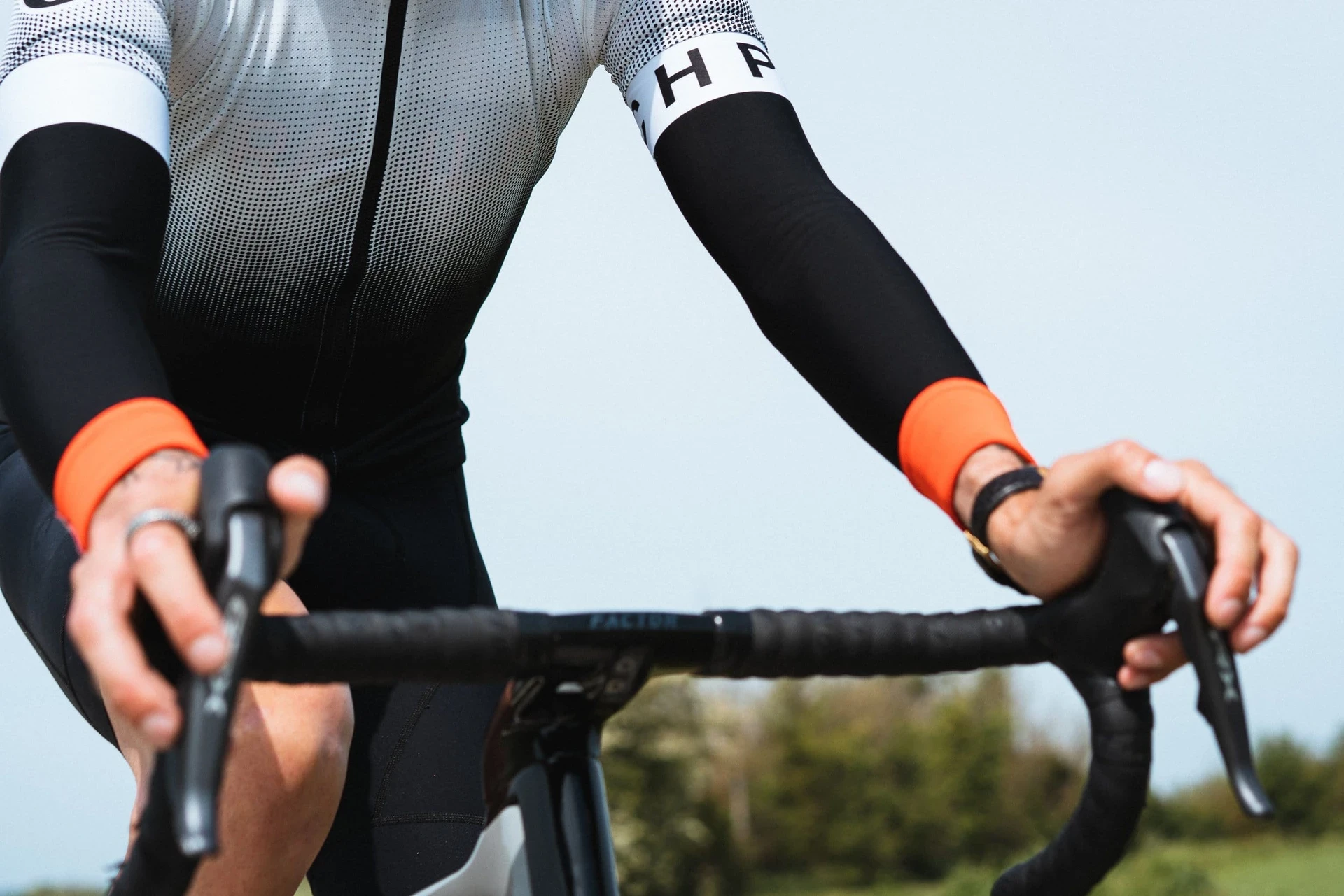 CHPT3 Arm Warmer MK2 - Black 4 CHPT3 Arm Warmer MK2 - Black - Image 3