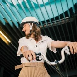 Closca Helmet - White 13 Closca Helmet - White -Cycling Accessories Shop Helmet white Mesa de trabajo 1 581x600 b565e153 e1cf 4b5b ac04 c31534058833