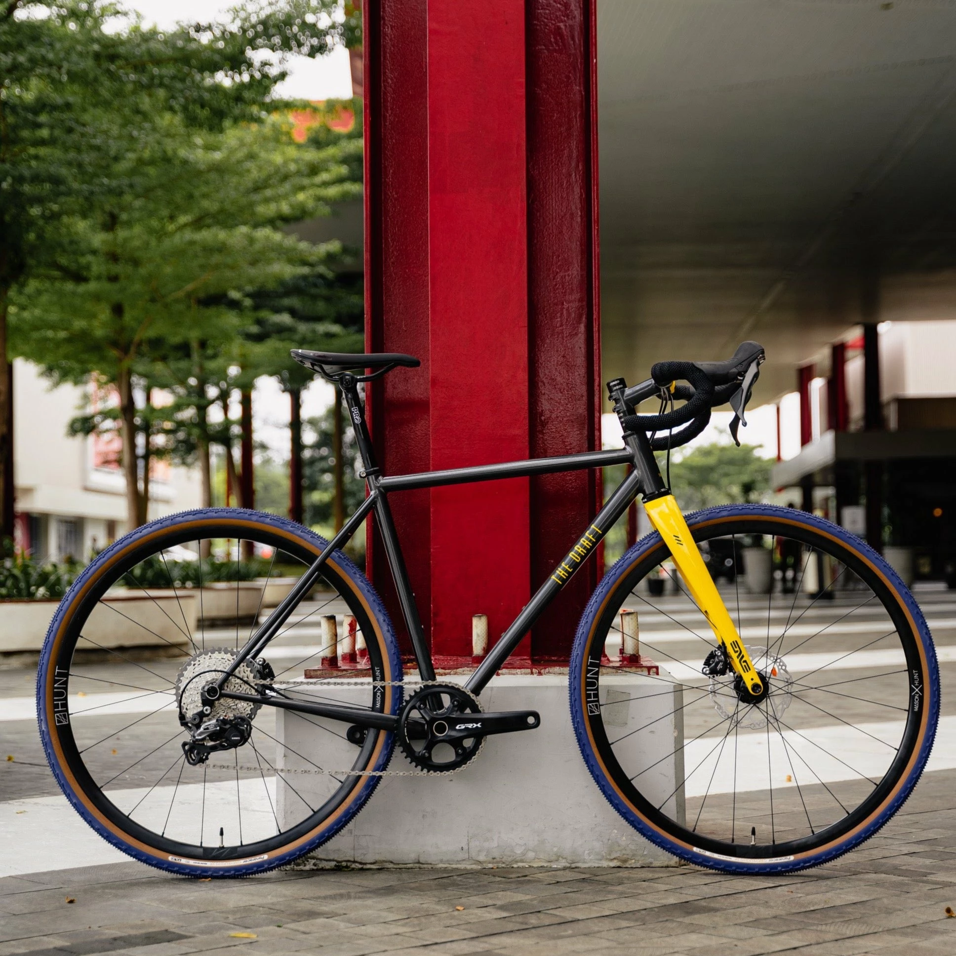 The Draft Comet Eater Gravel Bike - Steely Grey/Yellow 3 The Draft Comet Eater Gravel Bike - Steely Grey/Yellow