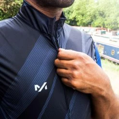 Milltag Luna Gilet -Cycling Accessories Shop Summer photos05 1024x1024 e4ef374a 2870 410a 99fb 3974c1711d11