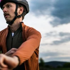 The Service Course Packable Jacket - Autumn Leaf -Cycling Accessories Shop TSC SS21 Training Kit Peaks web 62