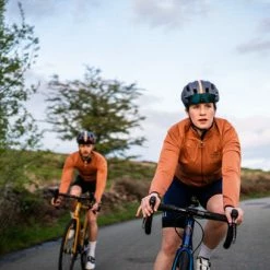 The Service Course Packable Jacket - Autumn Leaf -Cycling Accessories Shop TSC SS21 Training Kit Peaks web 68