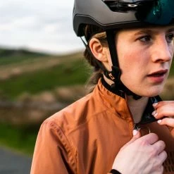 The Service Course Packable Women Jacket - Autumn Leaf -Cycling Accessories Shop image 2baaea7d cef1 4ec1 911e 9c4966a2a208