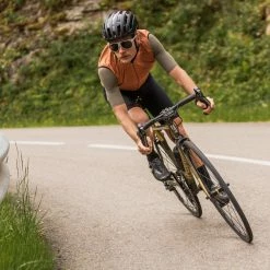 The Service Course Packable Gilet - Autumn Leaf -Cycling Accessories Shop image 2f3a2cd1 2d6e 4a4f 8831 cc577f754122