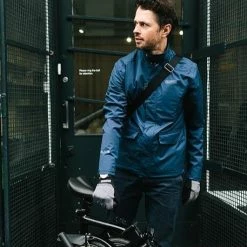 Brompton Endura London Waterproof Jacket - Navy -Cycling Accessories Shop image 34477ec3 ae70 41a1 bf79 9256f3744d4f