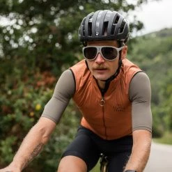 The Service Course Packable Gilet - Autumn Leaf -Cycling Accessories Shop image 575cd3b7 6fdb 4a76 9c12 f2a54d815ced