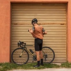 The Service Course Packable Gilet - Autumn Leaf -Cycling Accessories Shop image 87a3cf4d 0f3e 4924 9d6e b579de369197