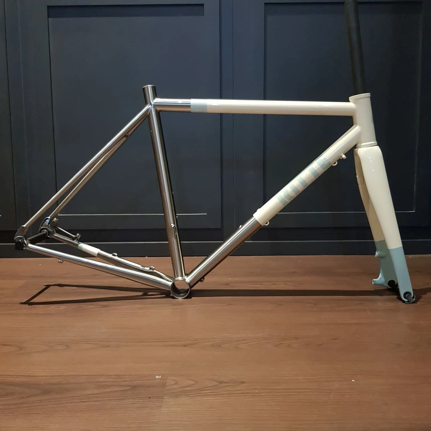 Ritte The Snob Stainless Steel Disc Frameset - Cream 3 Ritte The Snob Stainless Steel Disc Frameset - Cream