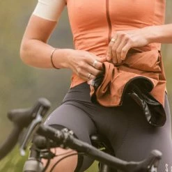 The Service Course Packable Women Gilet - Autumn Leaf -Cycling Accessories Shop image b01f3603 6d42 43c5 929c c12b30492a14