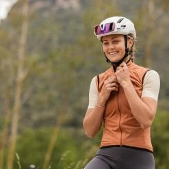 The Service Course Packable Women Gilet - Autumn Leaf -Cycling Accessories Shop image ddc73cdf f1e7 4cf6 acb9 fa94fa0928e8